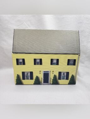 Yellow Colonial House Lidded Box